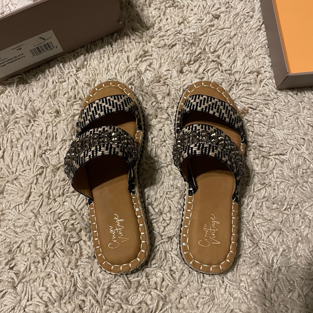 Crown vintage miyan sandal never worn
